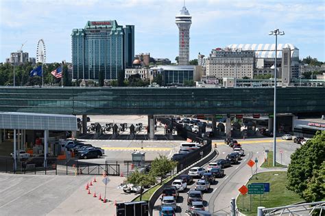 U.S., Canada Niagara Falls Bridges Closed After Vehicle Explosion