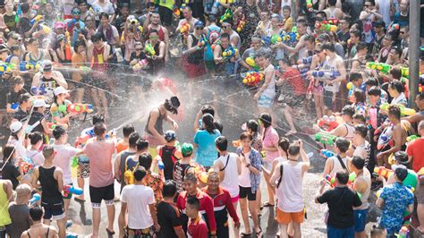 Joyeux Songkran de la part de l'équipe TPN ! Le festival Songkran et ses traditions expliqués ...