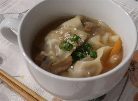 Sui-Gyoza Soup（Japanese potsticker soup, 水餃子スープ)