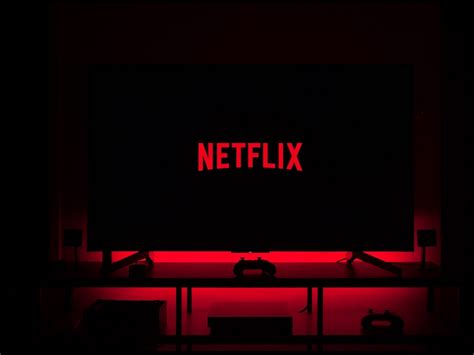 How to Watch Netflix On a Non Smart TV (Full Guide)