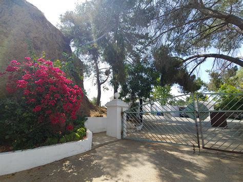 Hike the Hollywood Sign – DayDream Under the Stars