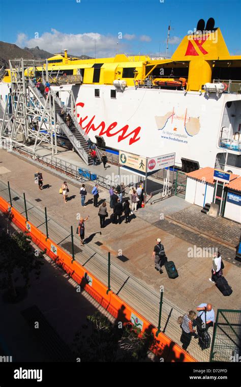 Fred Olsen Express ferryboat Stock Photo - Alamy