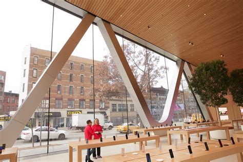 Apple's second Brooklyn store is a giant triangle - CNET