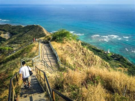 How To Do The Diamond Head Hike In Oahu, Hawaii