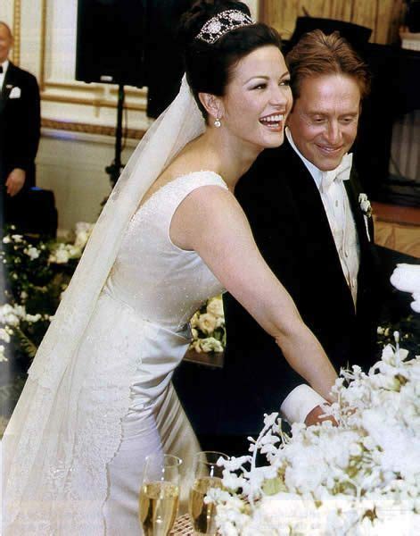 Catherine Zeta Jones, 2000 | Catherine zeta jones, Celebrity weddings ...