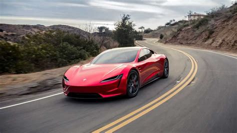 La Tesla Roadster slitta ancora, stavolta (forse) al 2023