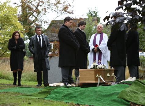 'EastEnders' stars film funeral - behind-the-scenes pictures ...