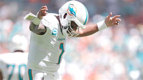 Dolphins score 70 points in rout of Broncos, record most yards ever in ...