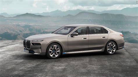 BMW i7 electric car revealed - CNN