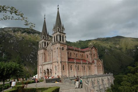 AAAA Basílica de Covadonga