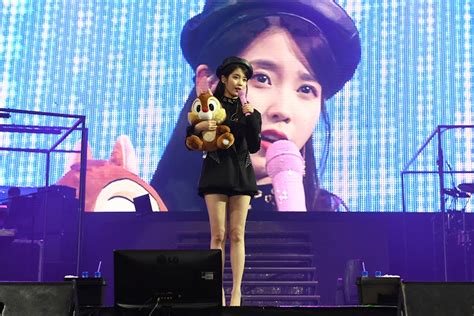 IU impresses fans at her concert stop in Hong Kong - Koreaboo