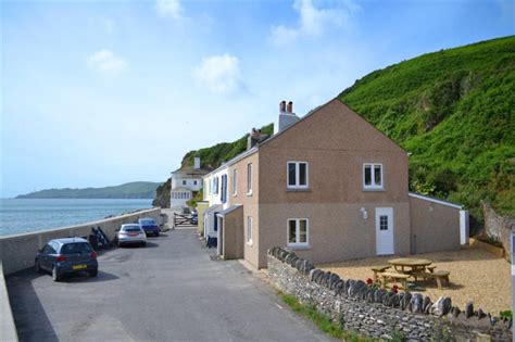 Devon Beachfront Cottages | Seafront with Sea Views