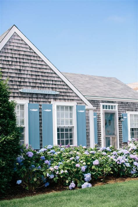 Travel: Guide to Nantucket | Nantucket home, Nantucket style homes, Beach cottage decor