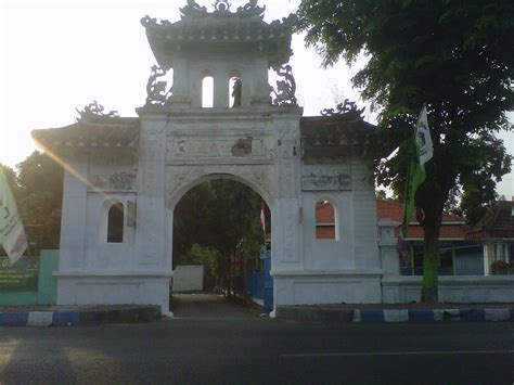 Pintu Gerbang di gedung Pancasila | Mutiara Kecil Pasuruan