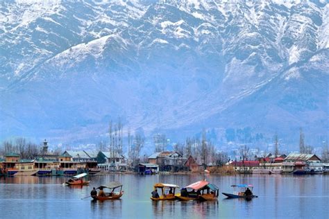 Dal Lake, Srinagar - Timings, Boating, Best Time to Visit