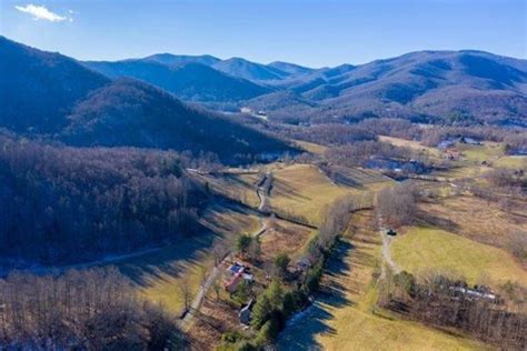 With Pond - Homes for Sale in Unicoi, TN | realtor.com®