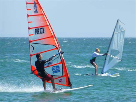 How To Sail: The Ultimate Guide To Beginner's Windsurfing