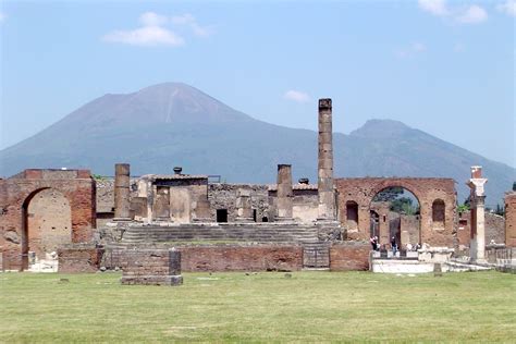 File:Pompeii&Vesuvius.JPG - Wikimedia Commons