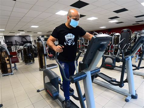 Wearing a mask during an intense workout will not affect your lung ...