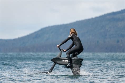 Manta5 SL3 pedal-electric hydrofoil sports a throttle and easier launches