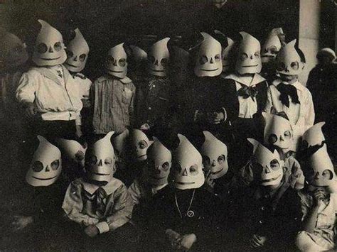 Creepy Halloween Costumes From The Past | Brain Berries