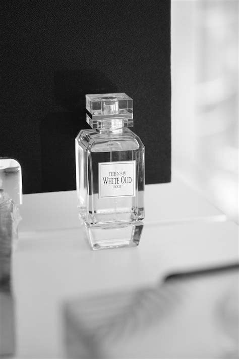 Vial with Perfume · Free Stock Photo