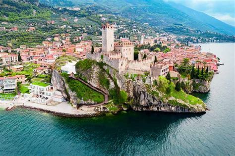 20 Amazing Castles In Italy In 2025