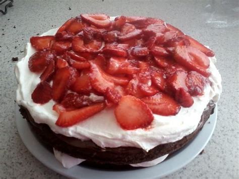 Chocolate strawberry cake with nutella! From Pioneer Woman: http ...