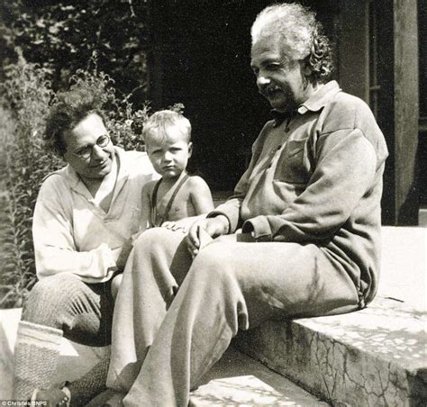 Does Albert Einstein Have Any Living Family - Image to u