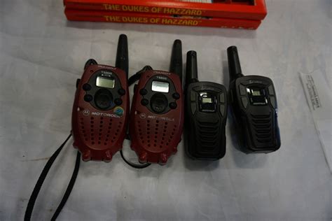 2 PAIRS OF COBRA AND MOTOROLA WALKIE TALKIES - Big Valley Auction