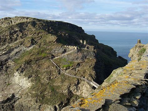 Where is Tintagel Castle on map of England