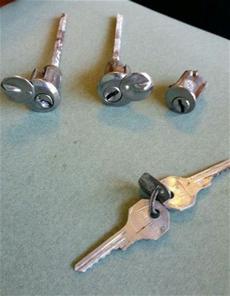 Find NOS Yale Door & Ignition Locks With Keys Studebaker 532436 rat hot ...