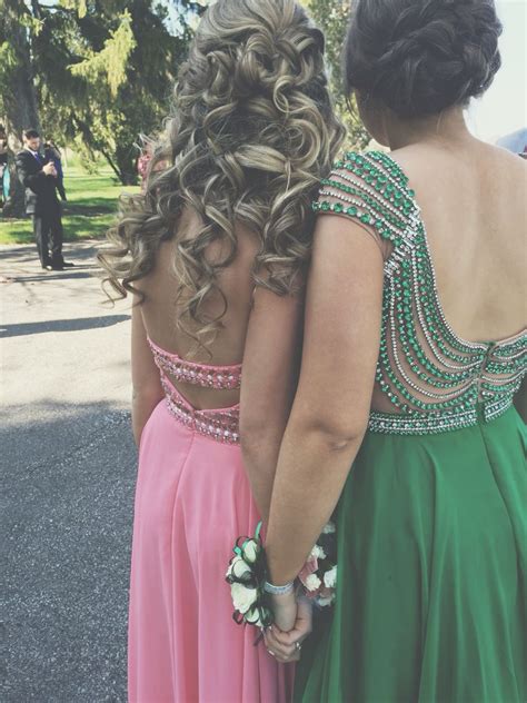 Best friend prom picture ideas | Backless dress formal, Prom pictures, Fashion