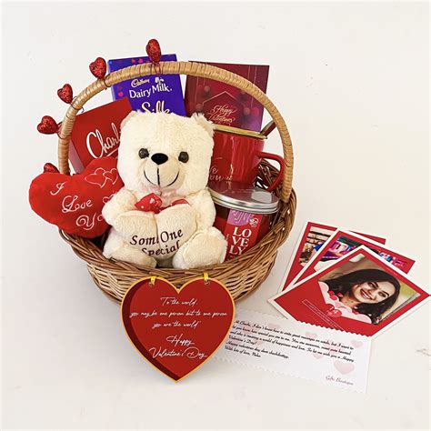 Buy Best Gift Hampers For Valentines Day For Your Girlfriend