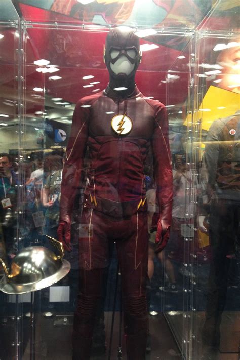 'The Flash' Season 2 Costume: Photos at Comic-Con 2015