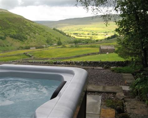 Swaledale Country Holidays, Swaledale | Yorkshire cottages, Hot tub outdoor, Country holiday