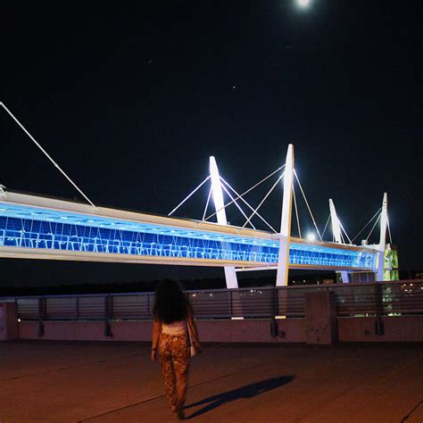 Davenport Skybridge in Davenport, IA Pedestrian Walkway, Mississippi ...