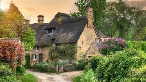 Hiking in England | Cotswold Way Walking Tours | Walk in the Cotswolds