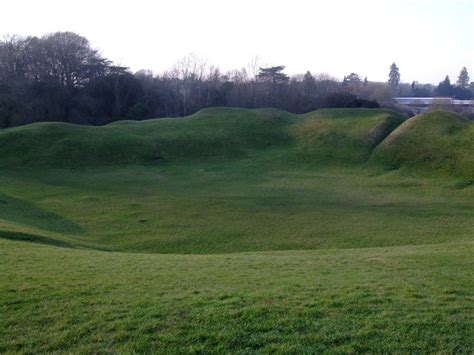 Roman Amphitheatre, Cirencester © Vieve Forward cc-by-sa/2.0 :: Geograph Britain and Ireland