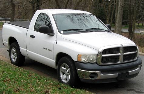 2002 Dodge Ram 1500 SLT 4x2 Quad Cab 140.5 in. WB 5-spd manual w/OD