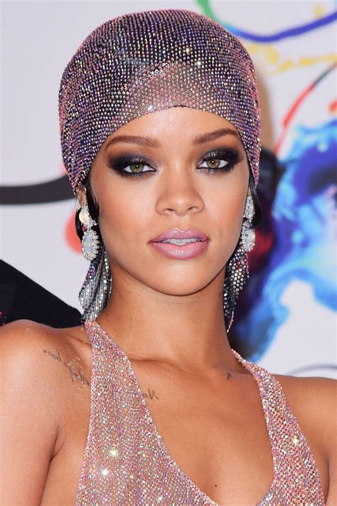 CFDA Awards Beauty Looks - Rihanna, Lupita Nyongo | Rihanna makeup, Rihanna looks, Rihanna fenty