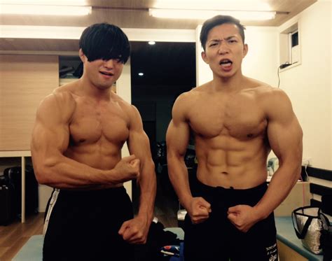 右から、棚橋、小松洋平(@njpwyohei_k )、ポーズにク... | Scoopnest