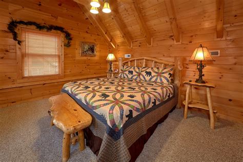 "Big Bear Lodge" 5 Bedroom Cabin Near Gatlinburg with Game Room