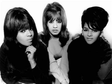 30 Fascinating Vintage Photographs of The Ronettes in the 1960s ...