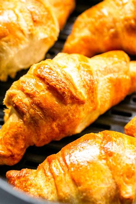 How To Make Air Fryer Crescent Rolls - Fast Food Bistro