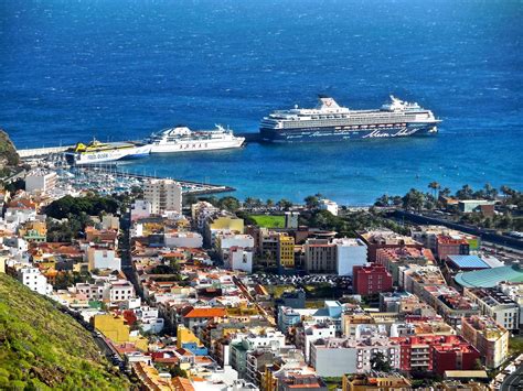 LA GOMERA ISLAND (Canary Islands): Ships in San Sebastian de La Gomera harbour