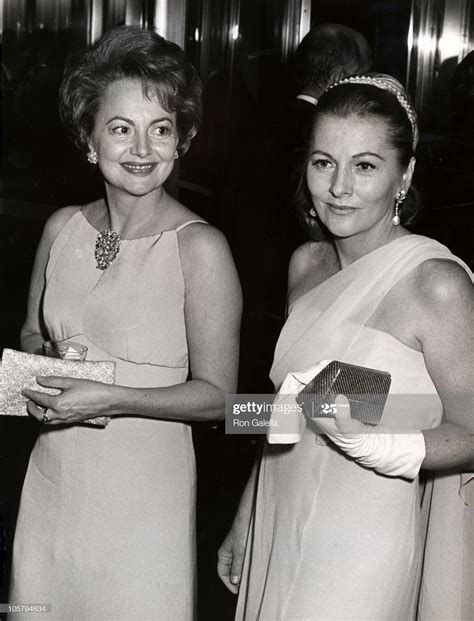 News Photo : Olivia de Havilland and sister Joan Fontaine... Hollywood ...