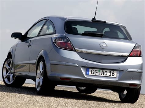 Car in pictures – car photo gallery » Opel Astra H GTC 2005 Photo 02