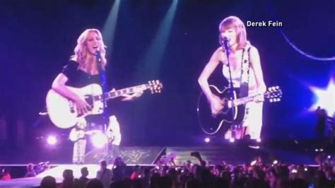 Video Taylor Swift Covers 'Smelly Cat' With Lisa Kudrow - ABC News