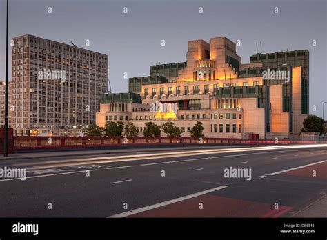 Mi5 building london hi-res stock photography and images - Alamy